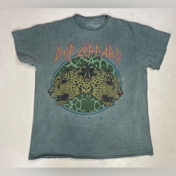 Def Leppard Animal Graphic T-shirt Women Medium Short Sleeve Music - Picture 1 of 10